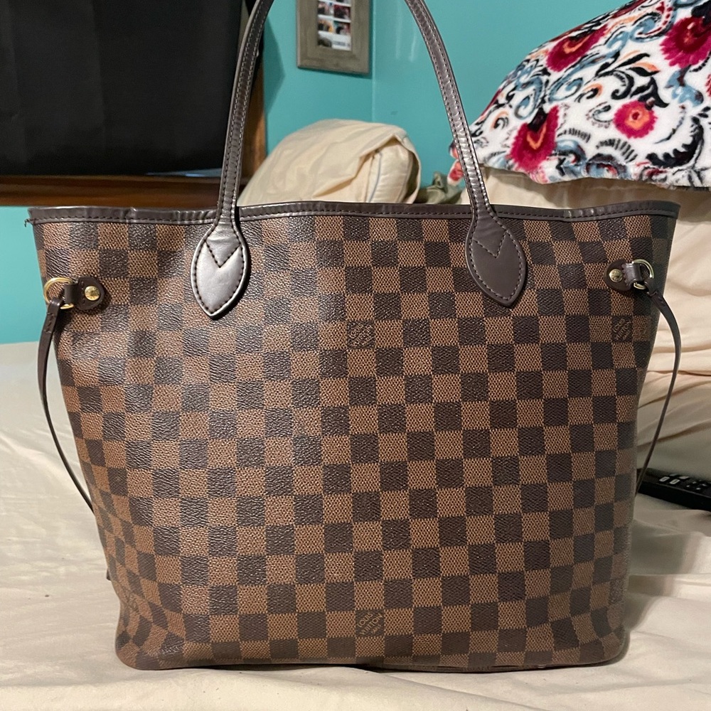 LV Louis Vuitton MM Never Full
